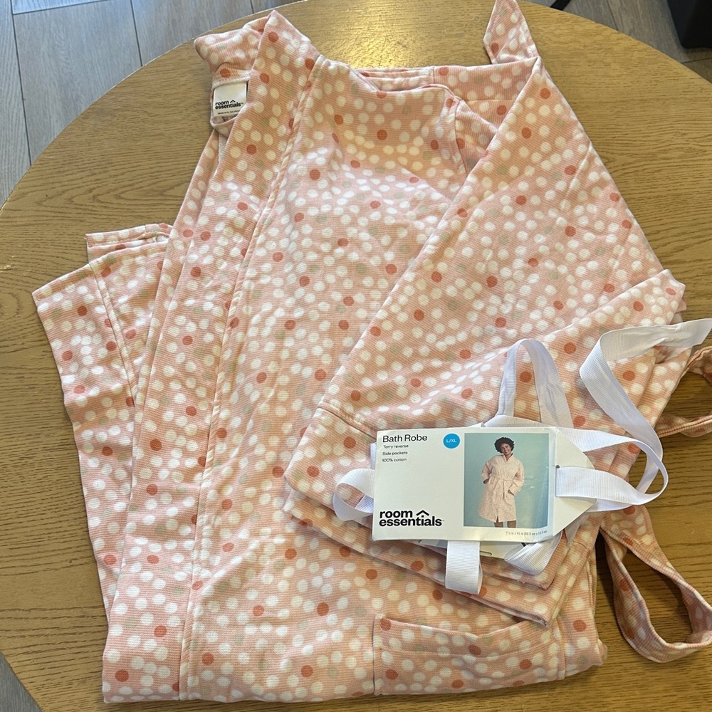 Room Essentials Pink and White Polka Dot Bath Robe NWT L/XL